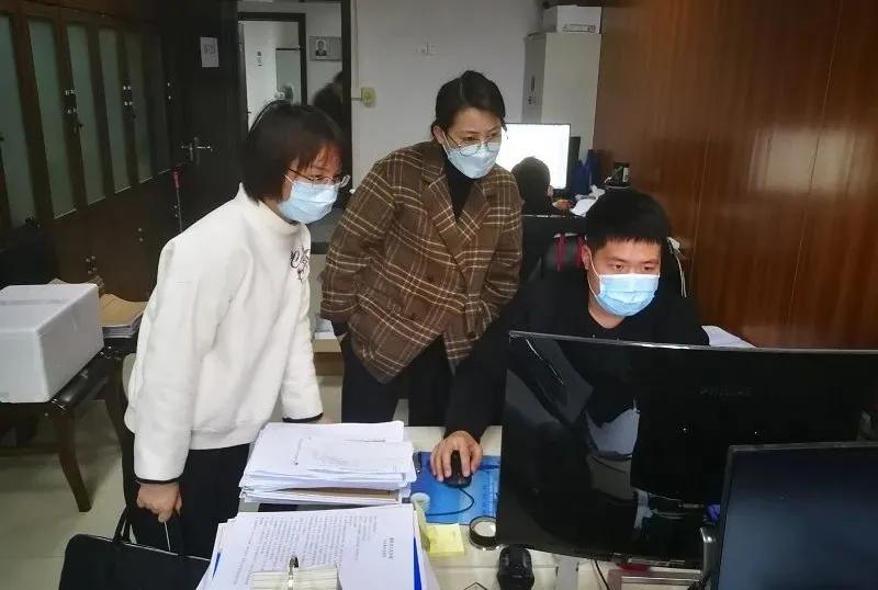 单身母亲负千万债务,父母离异债务怎么处理