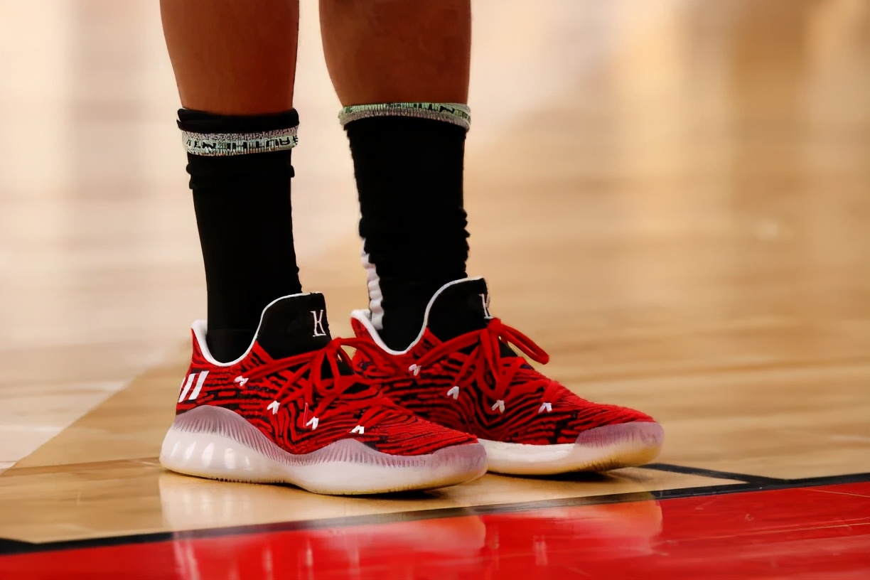 nba巴特勒上脚球鞋4.2,巴特勒上脚驭帅14南海岸配色