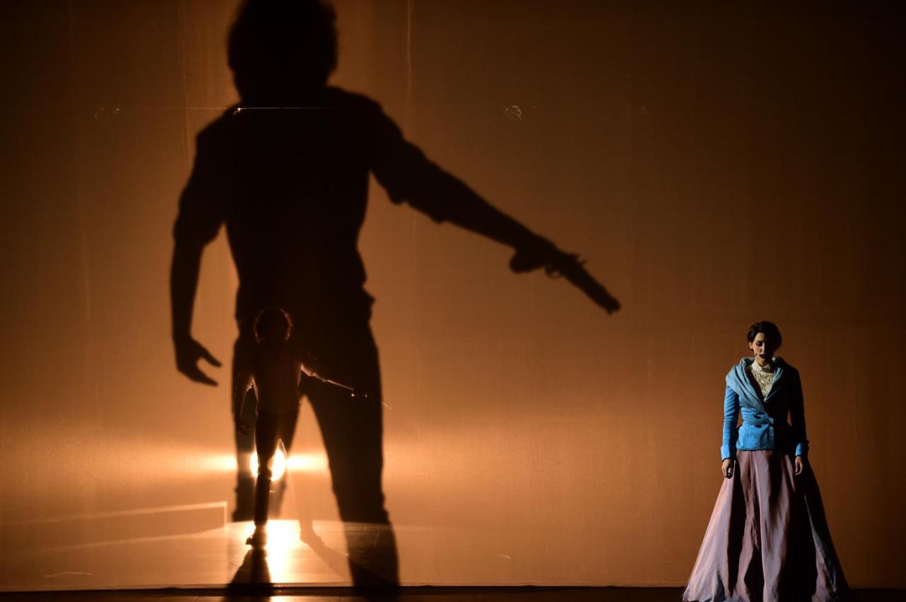 摇滚红与黑叮咚首演,摇滚红与黑最火版