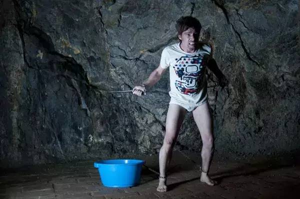 女儿被侵犯变成杀人魔,父亲将杀害女儿的凶手变性