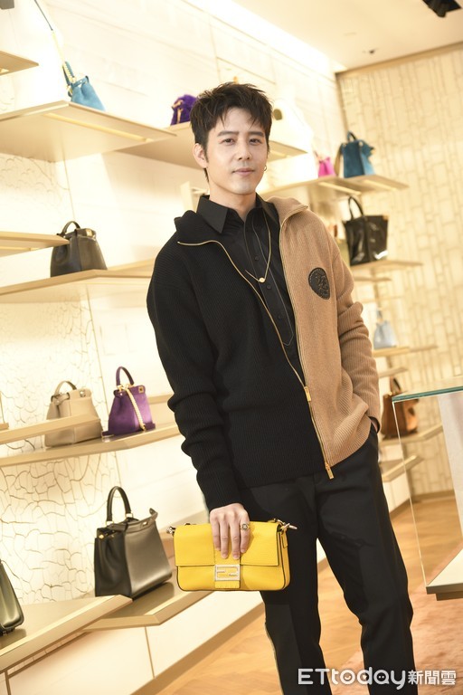 瑞莎套卡尔FENDI毕业作逛街买包撇老公霸气喊:我自己来