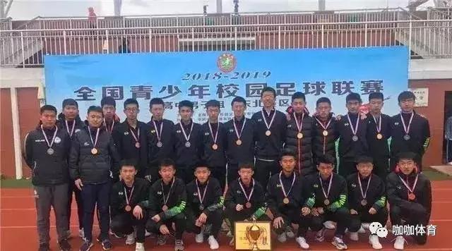 踢足球进清华,踢足球踢进球门