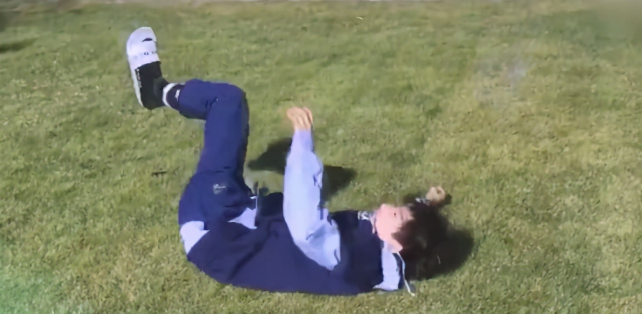 王源休息时的照片,王源侧躺视频第一视角