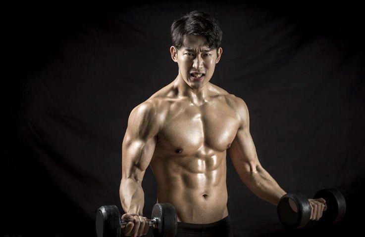 3个动作让你的胸部更加紧致挺拔,三个动作让你拥有腹肌和胸肌