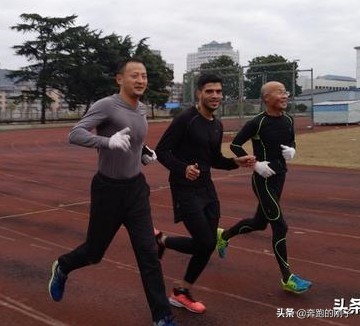 入冬第一次散步,冬训早上几点跑步开始