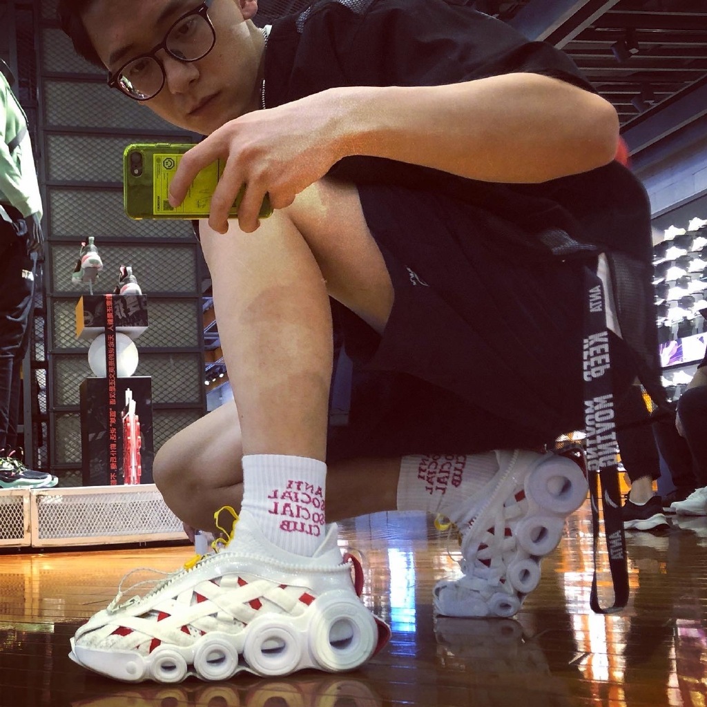 安踏三款时装鞋上市！外形夸张，最高999元，高端款你买账么？