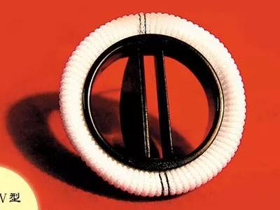 手术后四个月了伤口还是很红,手术后一个月还有线头正常吗