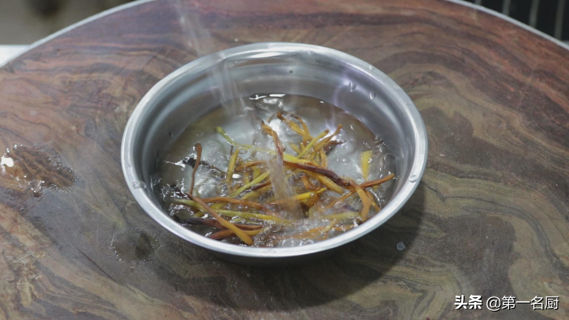 如何将清炖甲鱼汤炖的粘稠,甲鱼汤怎样炖才好喝又白