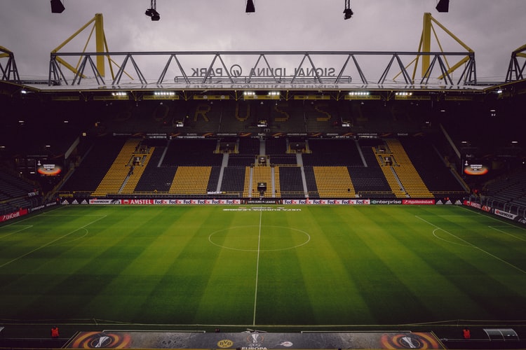 高海拔球场，漂浮球场，你知道世界上的奇葩球场都是什么样的吗？