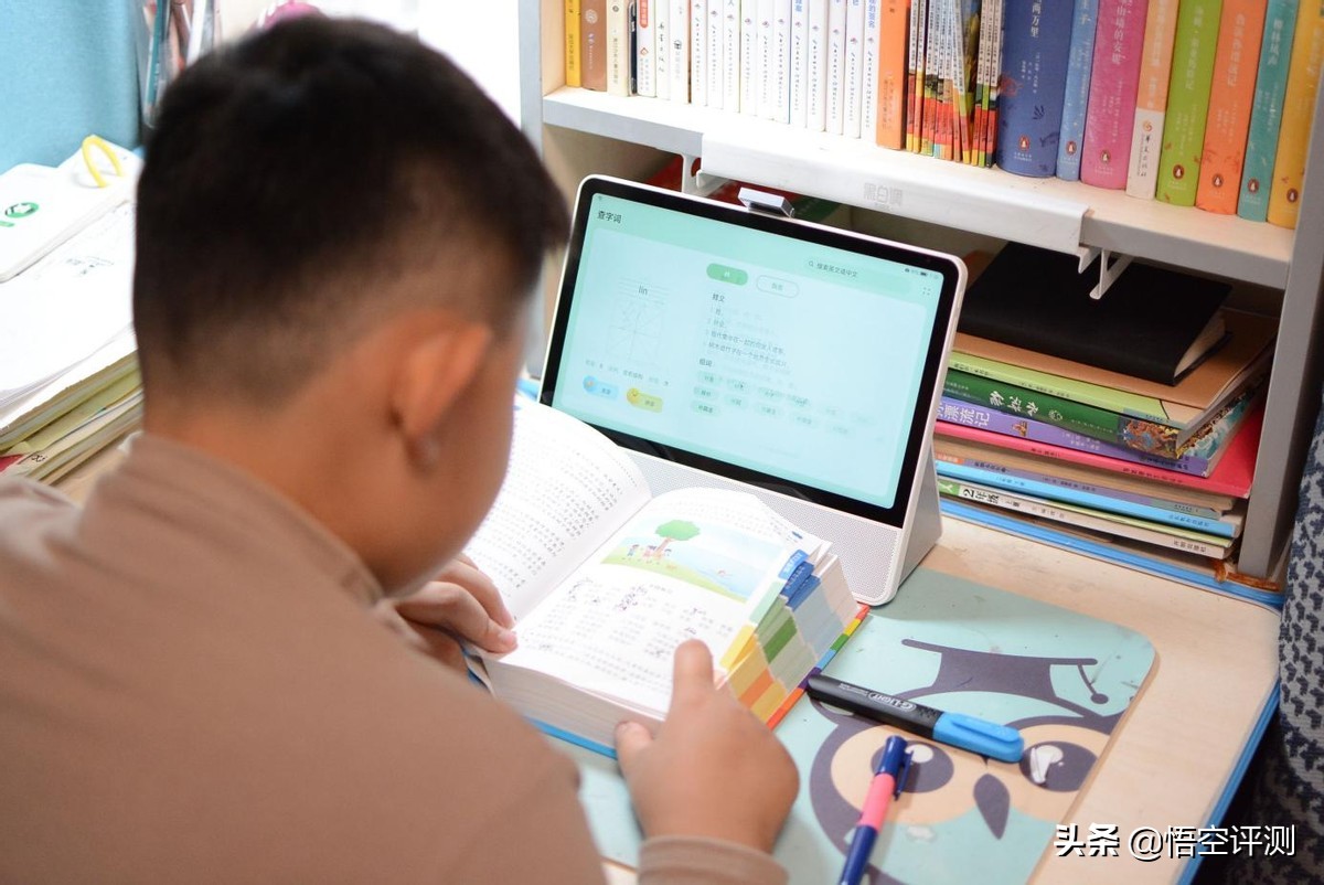 华为首款儿童专用学习产品！强悍鸿蒙系统：小精灵学习智慧屏评测