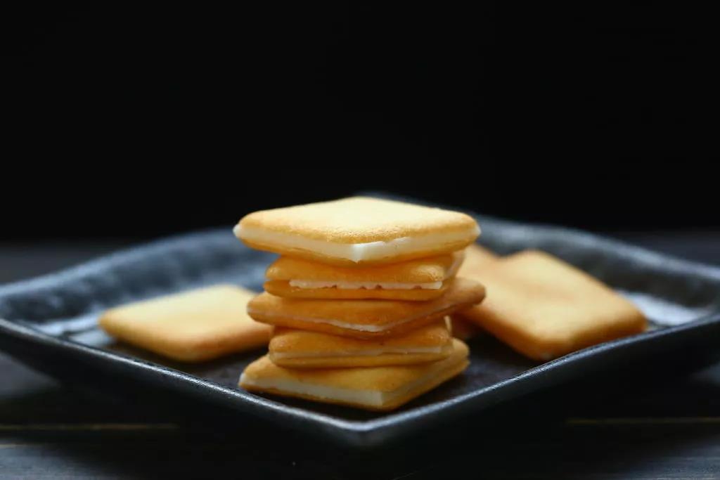 一年卖一个亿的糕点,一年可以卖一百万的小吃