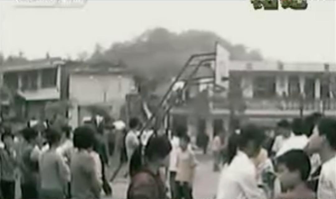 汶川地震救同学的英雄小男孩现状,汶川地震中救了多少人的小英雄