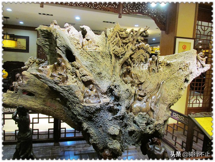 一栋楼内演绎的红木传奇