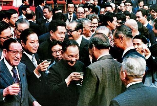1981年*小平邓**会见金庸,世界上有几种社会主义?金庸:不能一概而论
