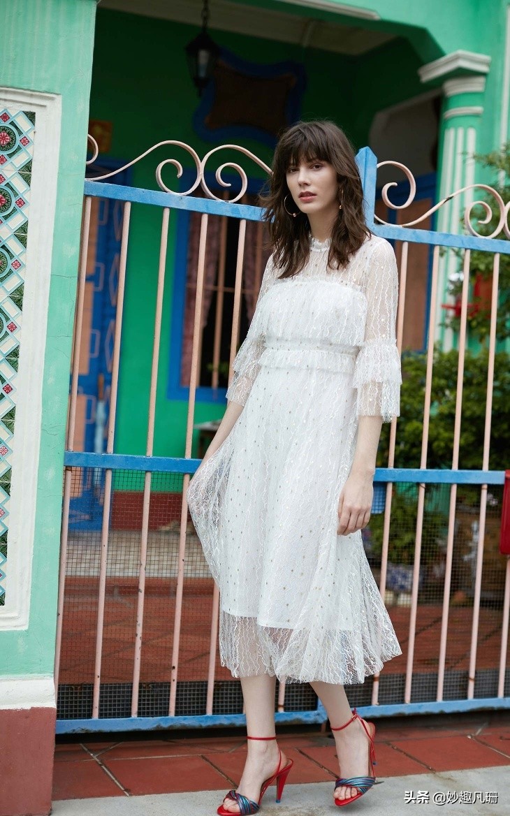 高端年会气质礼服推荐高级感,华丽设计感年会时尚轻奢高级礼服