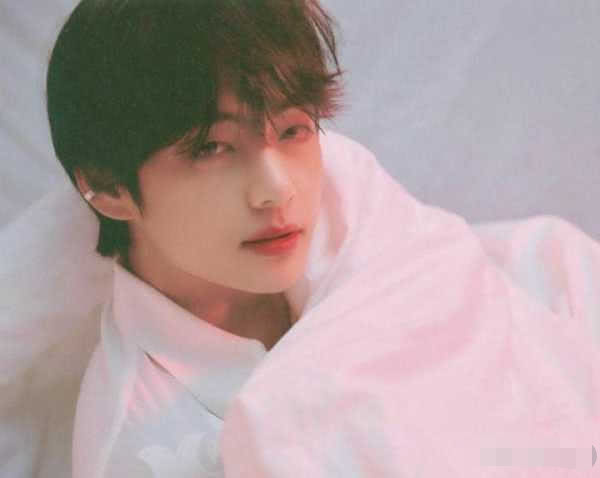 南韩颜霸朴灿烈凭exo出道火遍亚洲,韩国爱豆lisa有多卑微