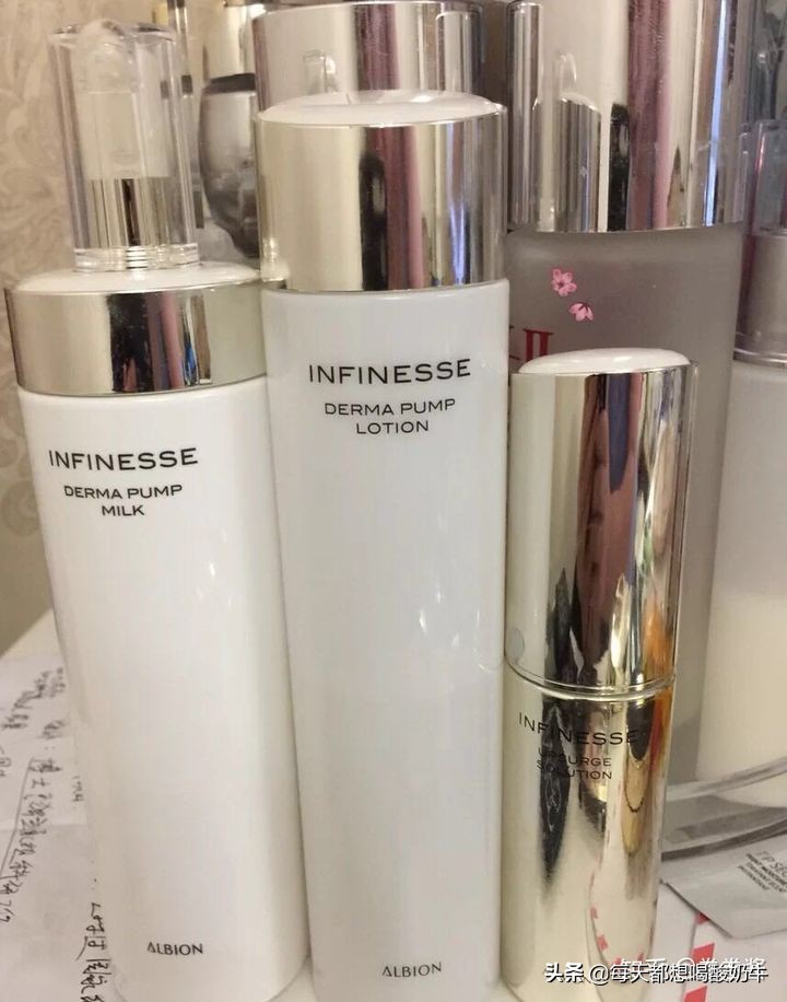 化妆之后毛孔变得粗大，皮肤黯淡无光，应该怎么护肤？