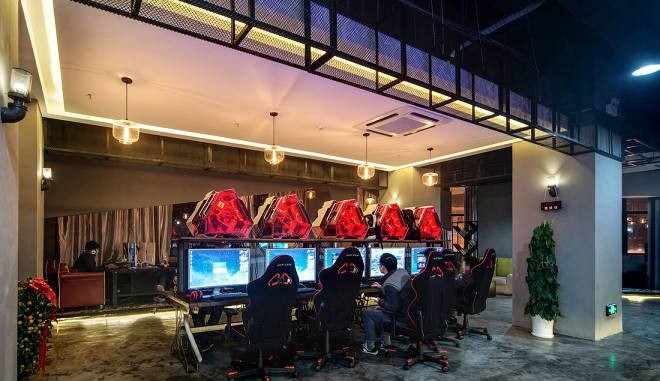 为什么家里的电脑不如网吧的电脑,家里电脑玩游戏不如网吧流畅