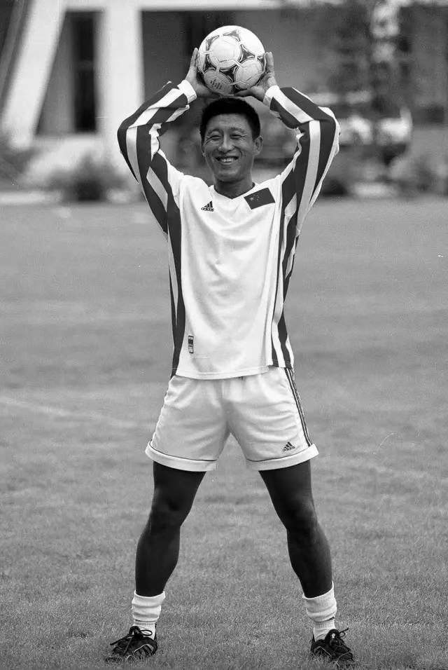 大连缅怀张恩华,足球界悼念张恩华