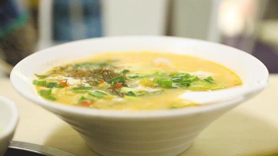 默默无闻12年的大排档，竟凭一碗“糟粕醋伊面汤”出圈？