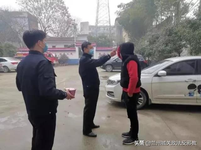 疫情面前，如果你熬不下去了，请看看他们…...