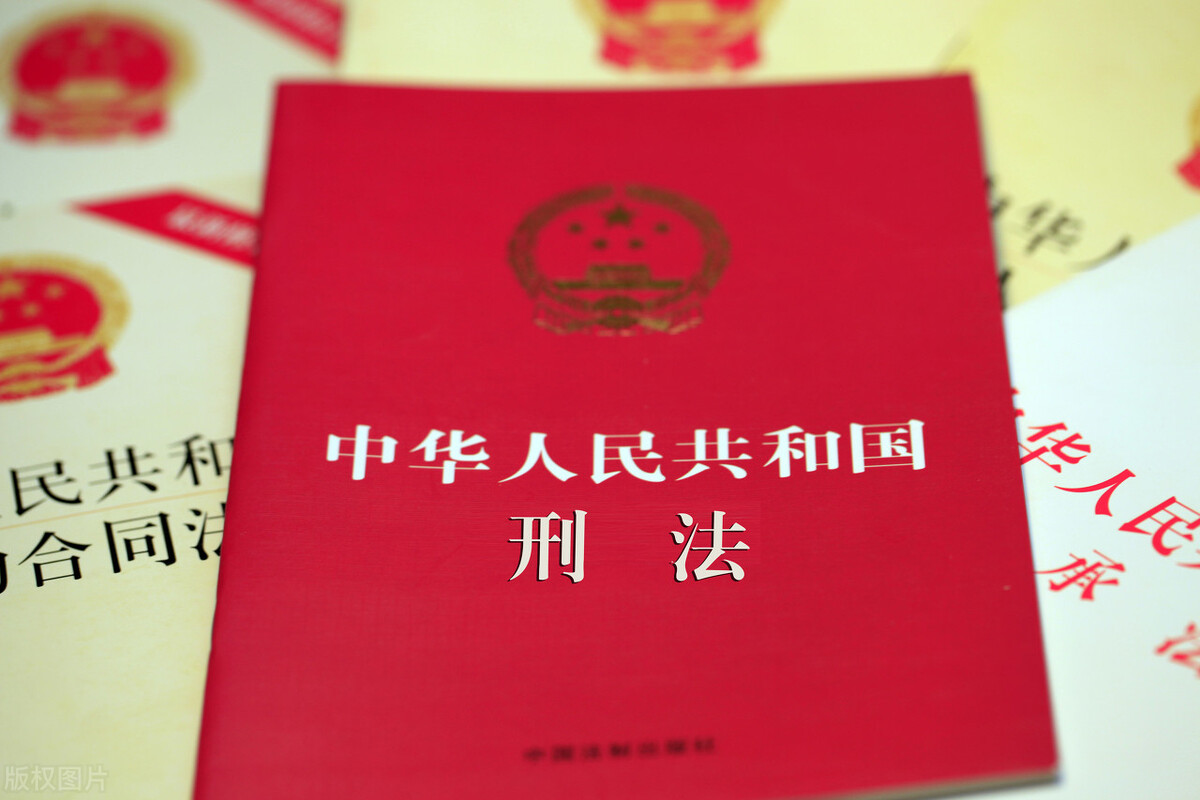 野外碰到蟒蛇打死犯法吗,抓到蛇拿回家吃违法吗