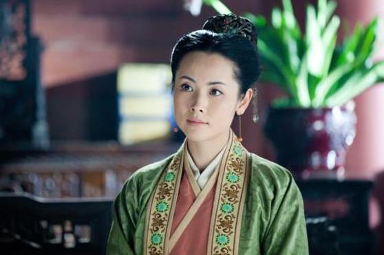 岳不群妻女,岳不群老婆宁中则扮演者