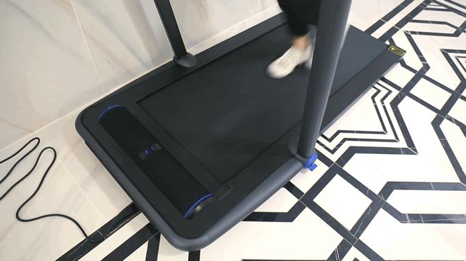 灏忛噾鏅鸿兘鎶樺彔璺戞鏈簁12pro,濂崇敓蹇箰鍚戝墠鍐茶窇姝ユ満