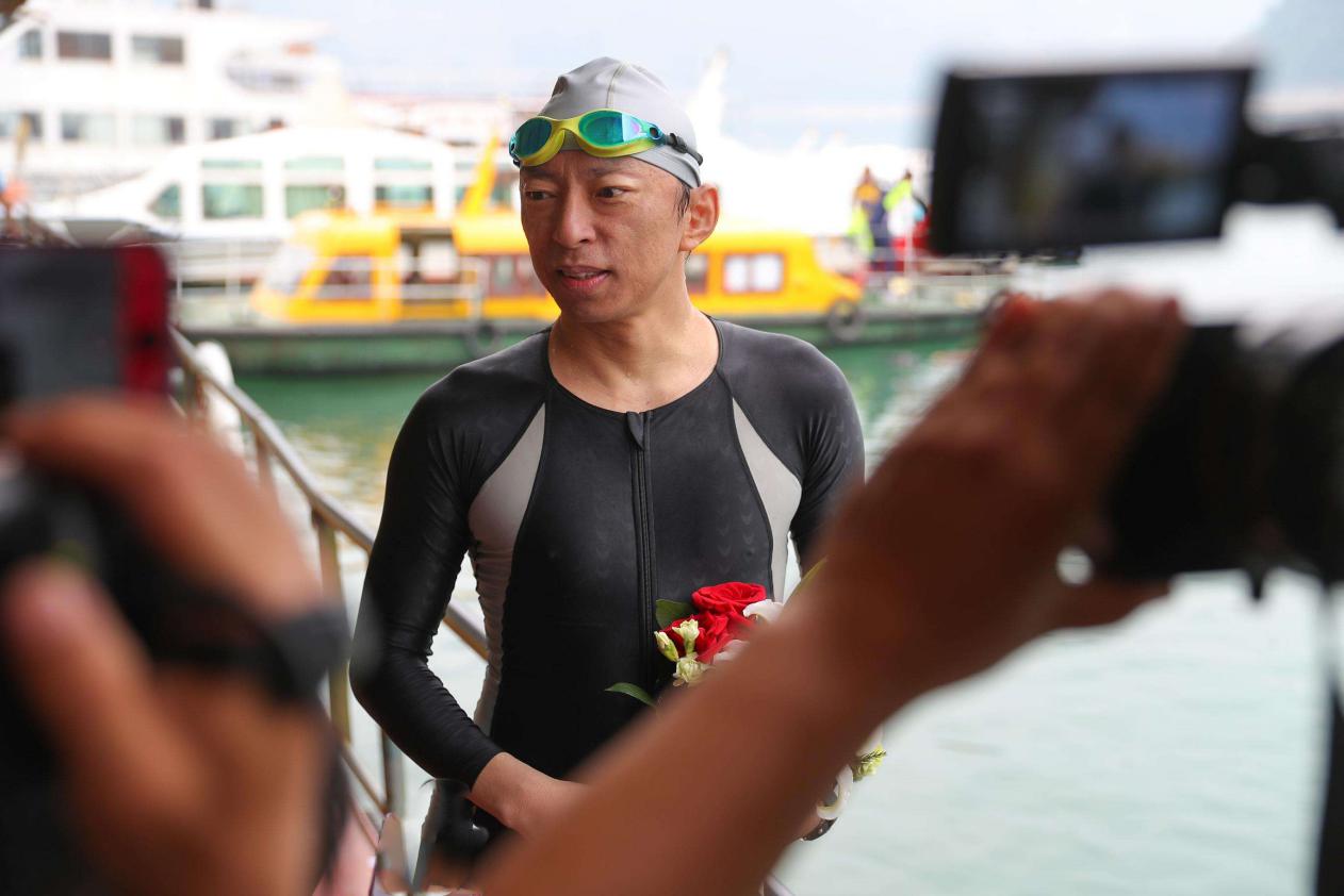 张朝阳视频谈罚款迟到,张朝阳回应迟到扣钱