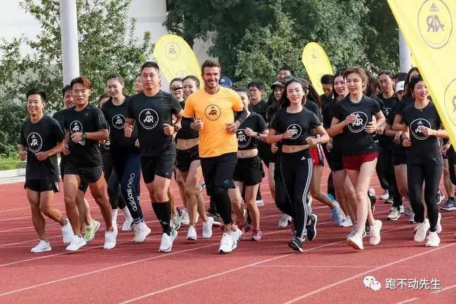 和贝克汉姆在球场上正面交锋,和贝克汉姆踢球是什么体验