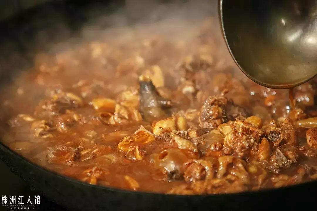 无言的年轮,嘴角的油渍,忆不尽的是陈旧时光。