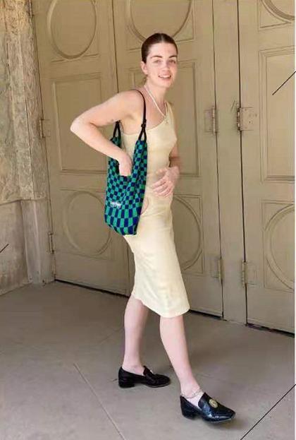 脖子前倾斜肩怎么矫正,穿搭修饰身材缺陷