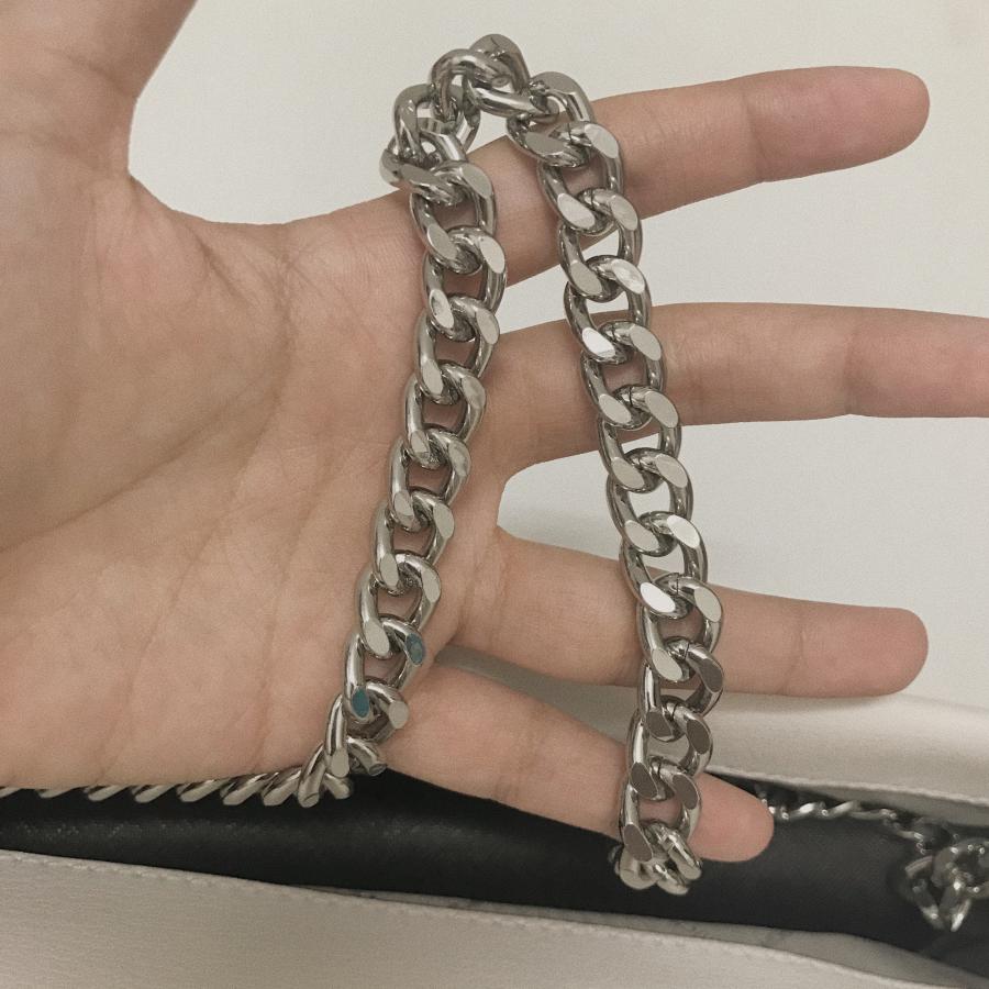 链条包带子太长缩短教程,双肩链条包太长缩短教程