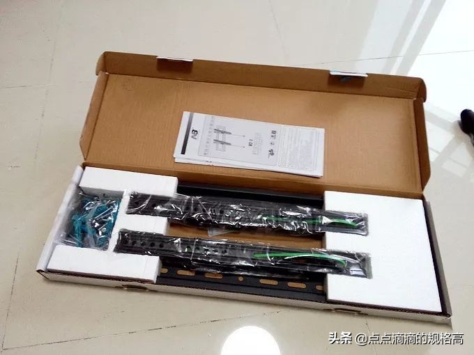 索尼电视底座支架怎么安装视频,l型通用电视挂墙支架安装方法