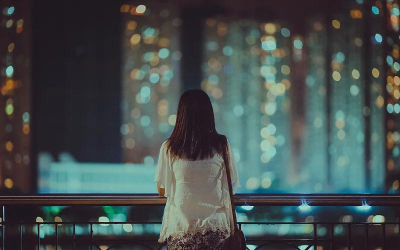 抛开别人的眼光活出自己样子,抛下别人的期待成为真正的自己