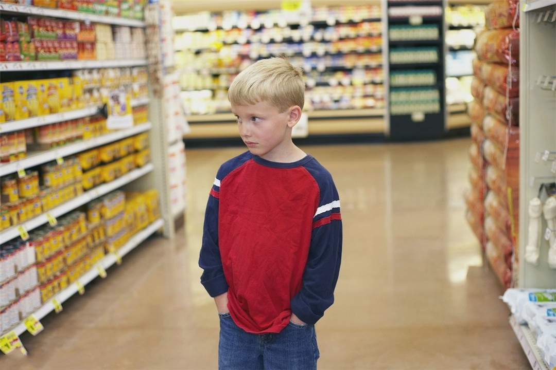 18岁孩子偷拿父母的钱怎么教育,孩子偷拿父母钱该怎么教育