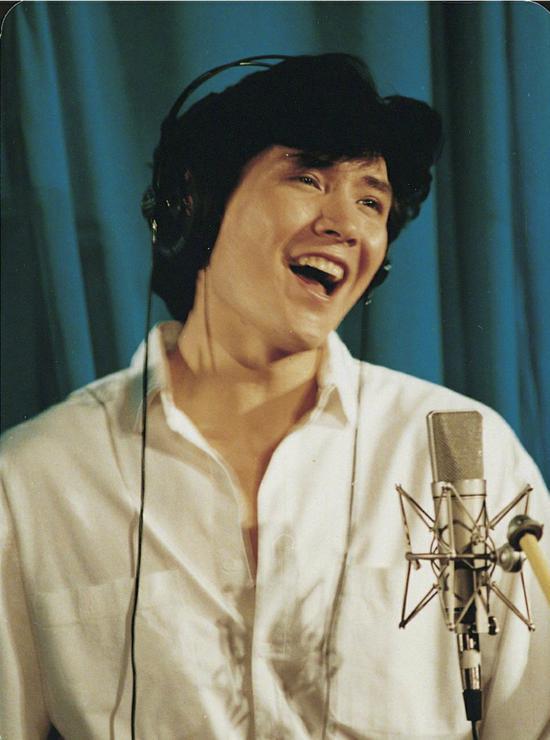 37岁的费翔,费翔62岁秀肌肉