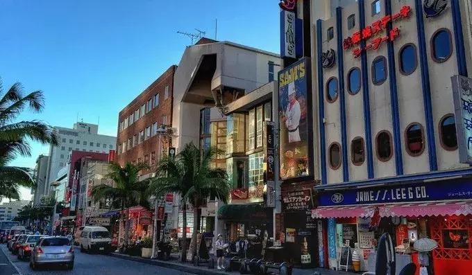 恋恋冲绳丨有一种海水的蓝，叫做“果冻蓝”