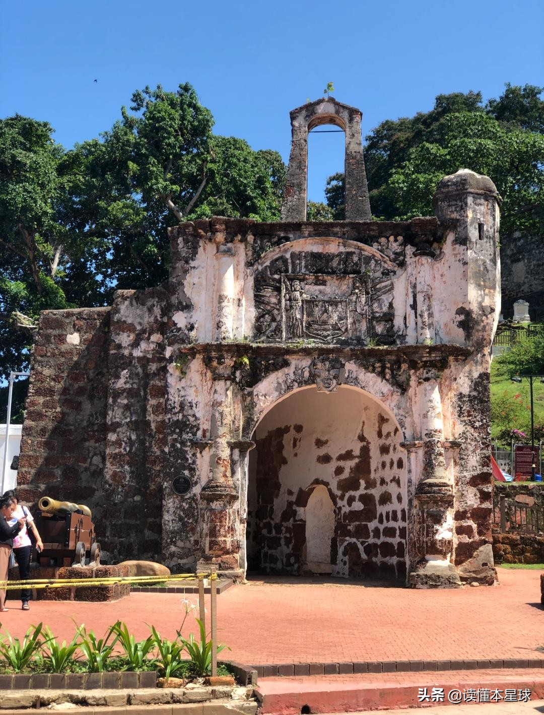 文莱为什么被马来西亚一分为二,文莱帝国版图演变