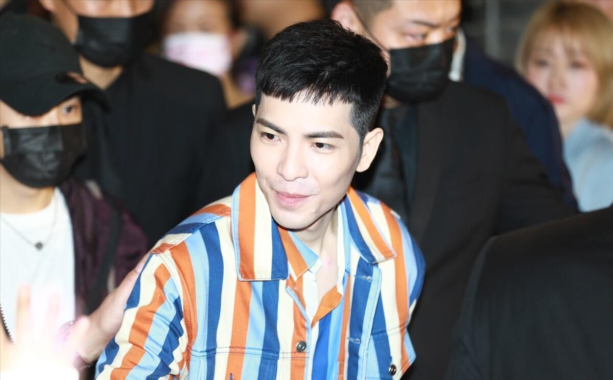 男士穿衣搭配杂志萧敬腾,萧敬腾日常穿搭男