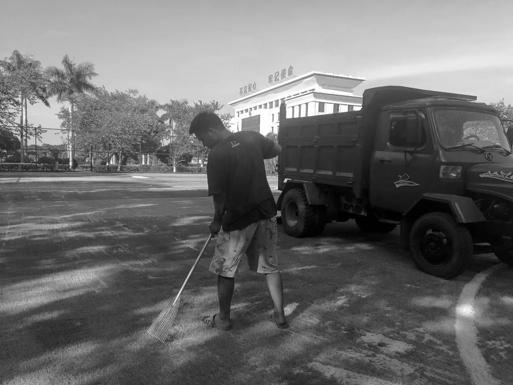 津门网邓书梁：七人足球场施建纪实