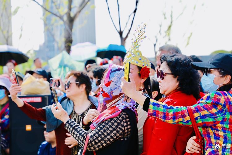 洛阳牡丹广场新疆舞视频,洛阳牡丹广场爵士舞