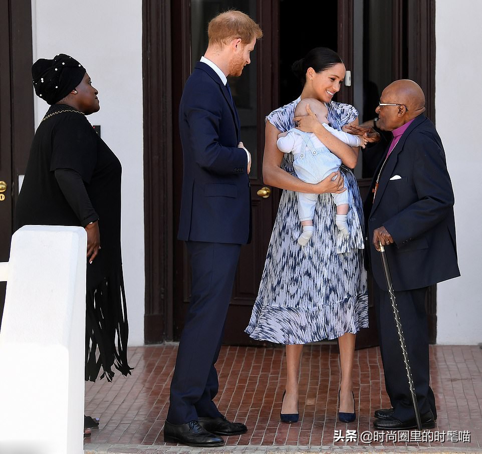 梅根身着绿裙清新靓丽,哈里王子梅根穿衣搭配