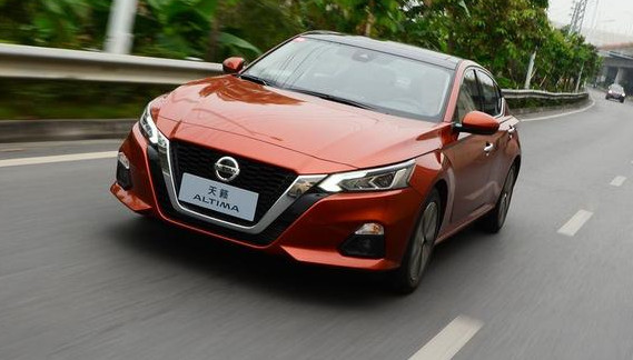 日产天籁2.0l动态试驾视频,天籁2.0l悦享版满载动力够用吗