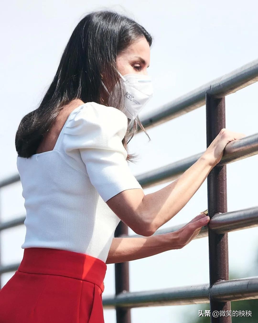 zara一件蓝色的连衣裙,zara一件衣服多少钱