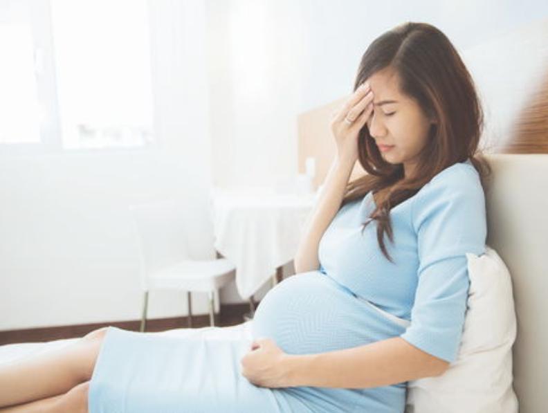 孕早期孕吐老公一脸嫌弃,孕早期孕吐丈夫不理解