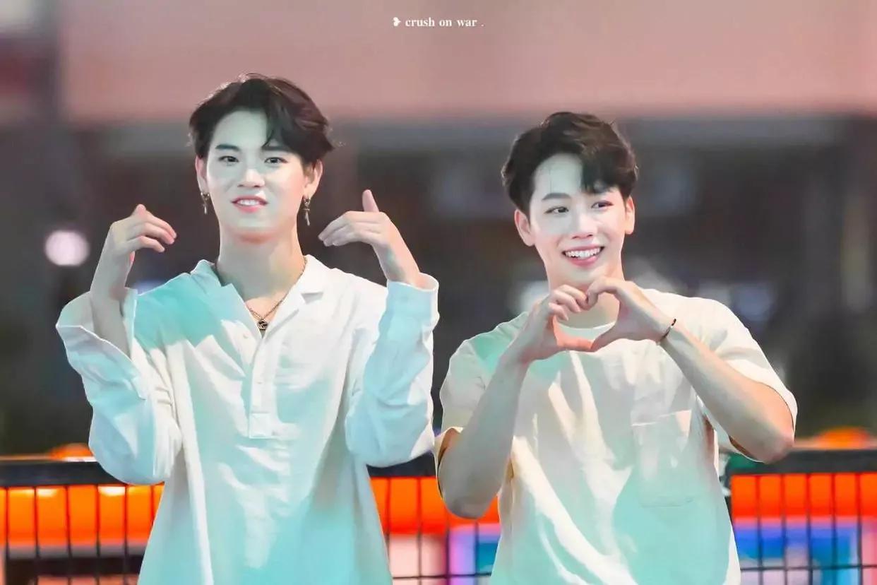 男生太内向怎么办,男生比较内向不善于沟通怎么聊天