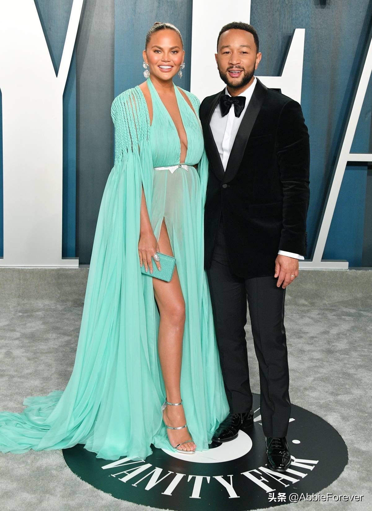 查理兹塞隆名利场,查理兹塞隆洛杉矶红毯着装红与黑