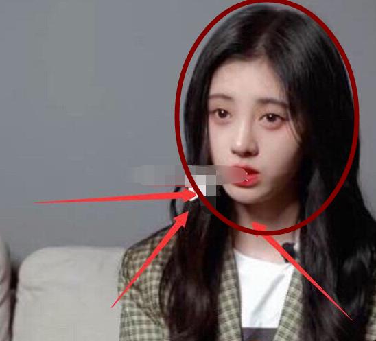 鞠婧祎为什么老是笑时遮脸,鞠婧祎的笑与哭反差有多大