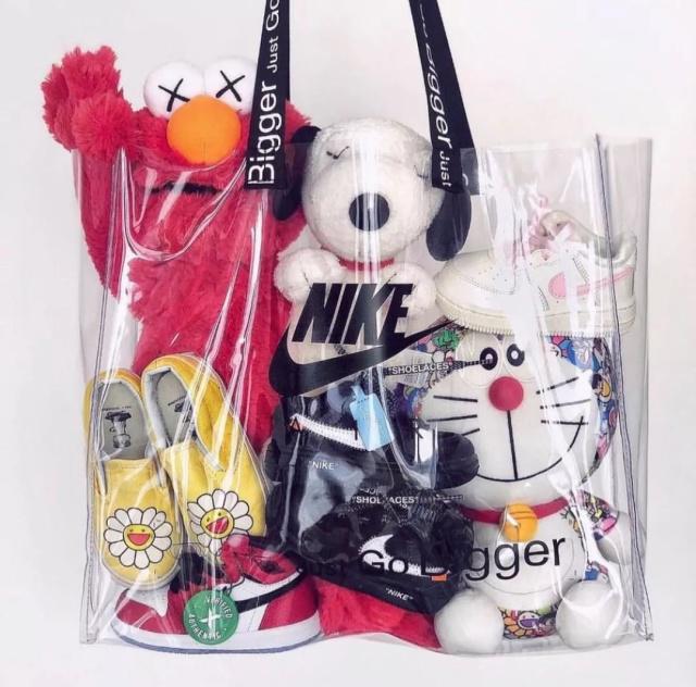 优衣库绿色口袋t恤kaws,2021优衣库kaws联名t恤